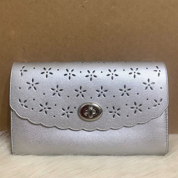 COACH Silver Laser Perforated Leather Turnlock Chain Strap Clutch XBody F58072 - Picture 16 of 16